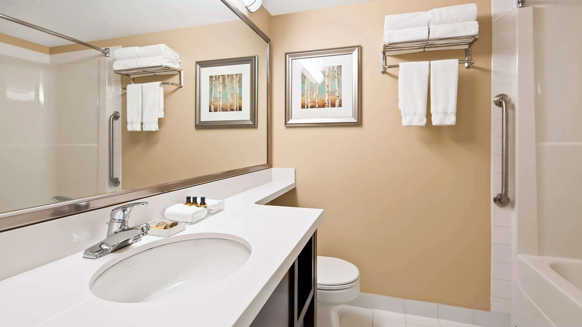 Best Western Plus Winnipeg Airport Hotel
