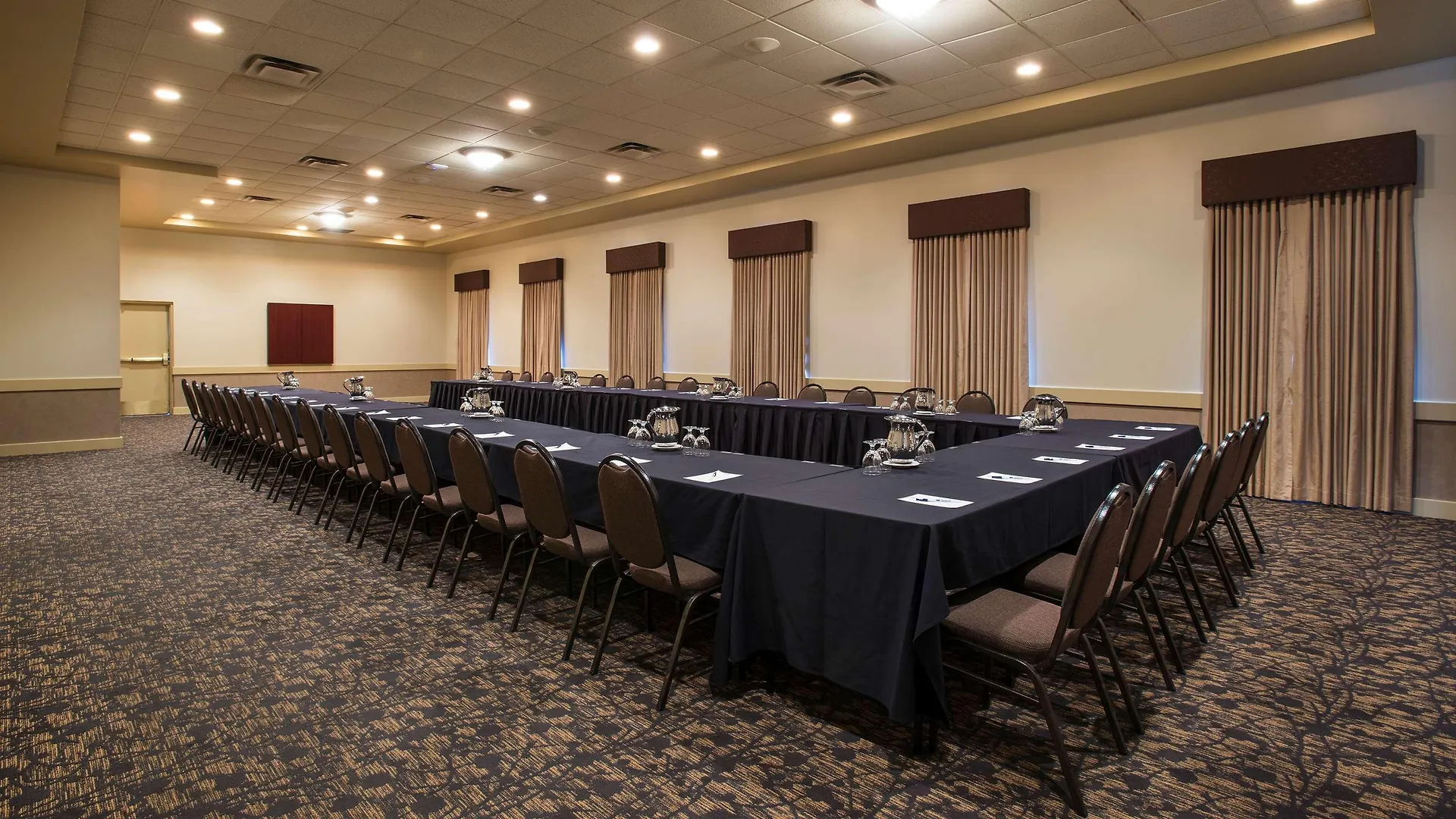 Best Western Plus Winnipeg Airport Hotel