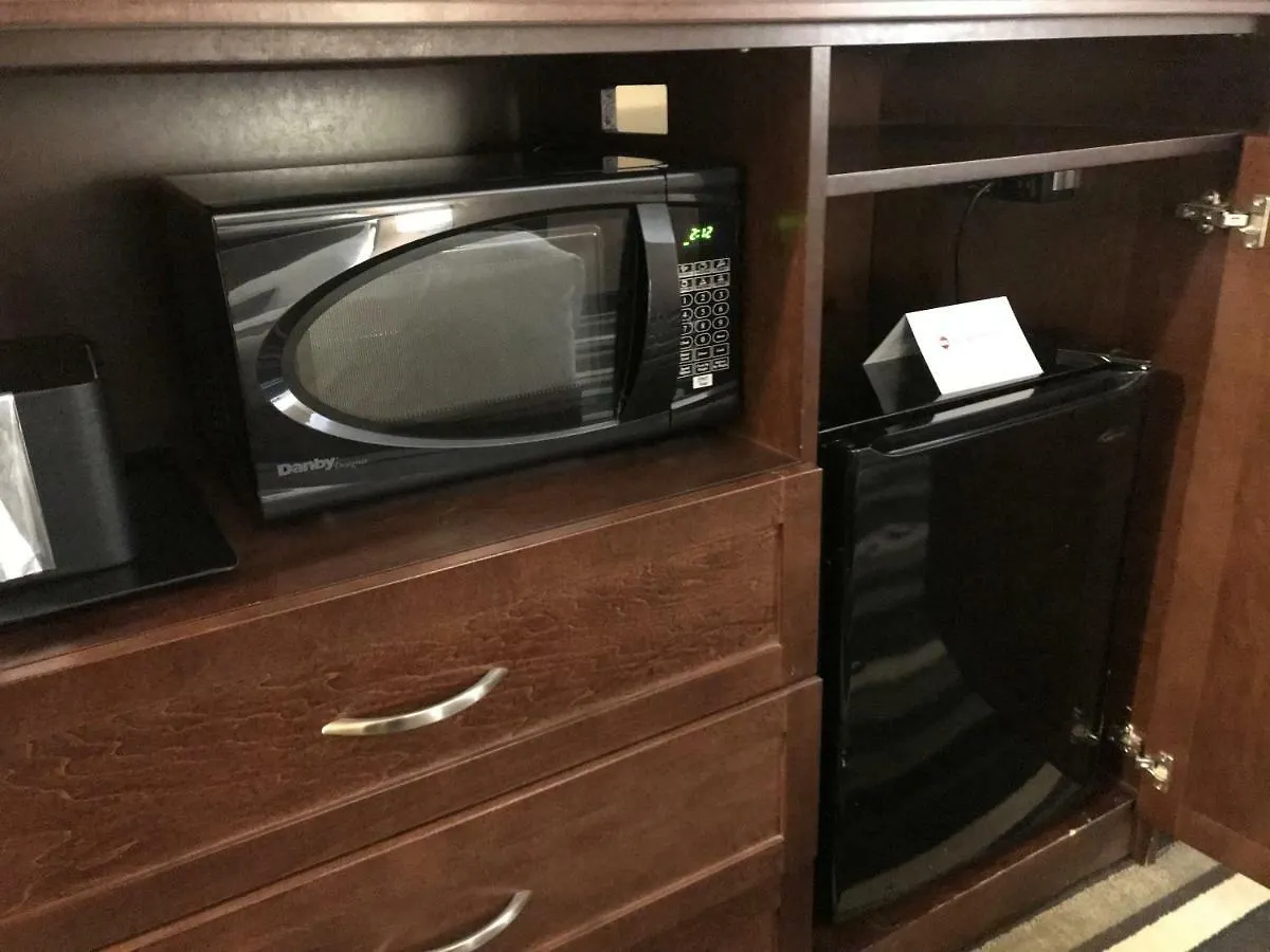 Best Western Plus Winnipeg Airport Hotel 3*,